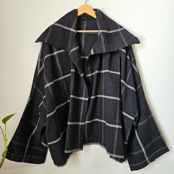 EUC ANNIKKI KARVINEN WOOL OVERSIZED TILE PATTERN LAPEL PONCHO ONE SIZE - Picture 2 of 16